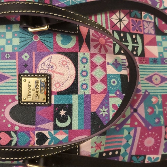 Dooney & Bourke - Disney It's a Small World - Shoulder Bag - Picture 6 of 16